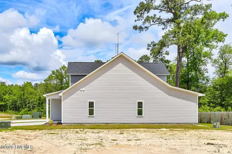 548 Timbercrest Circle SE Bolivia NC 28422