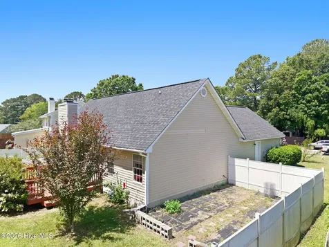104 Chestnut Court Jacksonville NC 28546