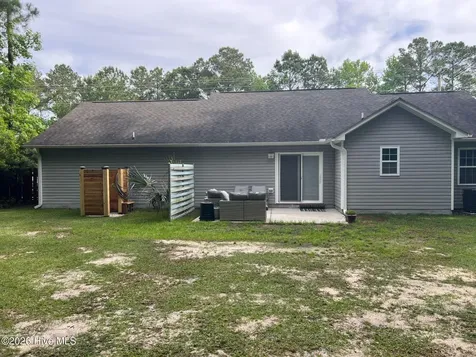 864 Old Folkstone Road Sneads Ferry NC 28460