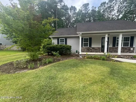 864 Old Folkstone Road Sneads Ferry NC 28460