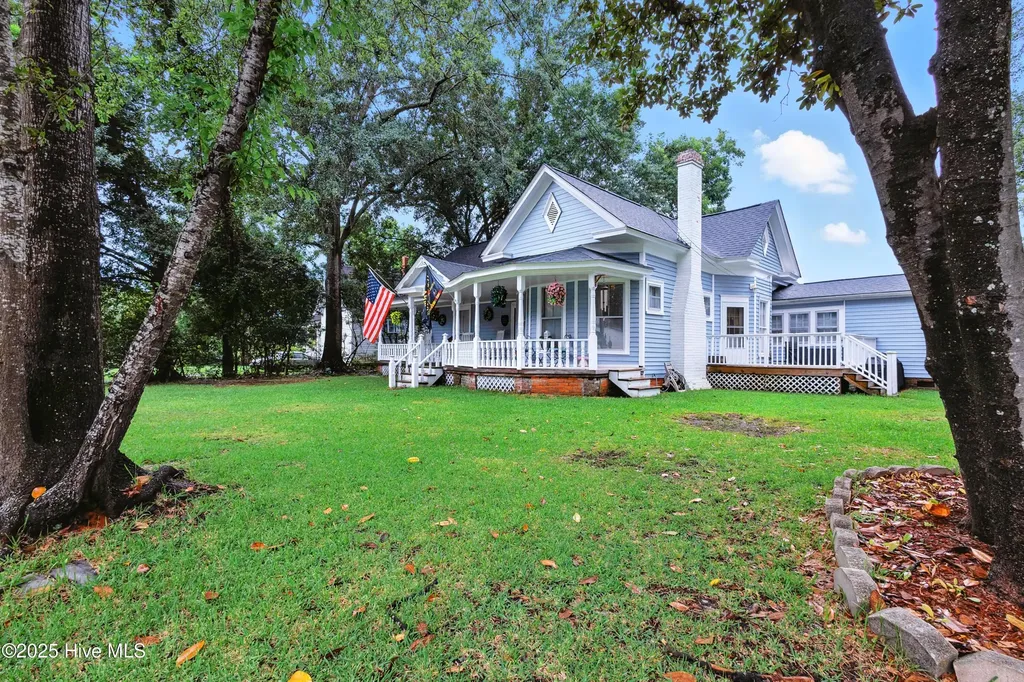 207 S Walker Street Burgaw NC 28425