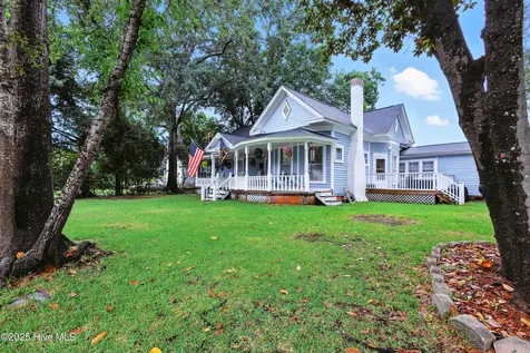 207 S Walker Street Burgaw NC 28425