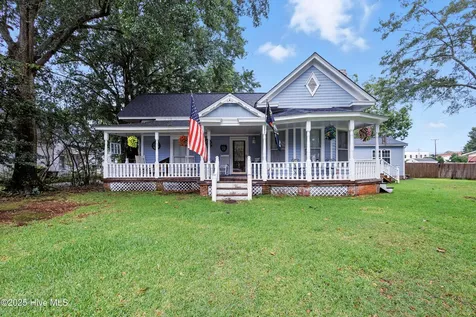 207 S Walker Street Burgaw NC 28425