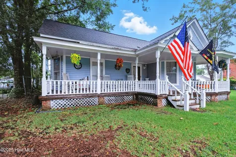 207 S Walker Street Burgaw NC 28425