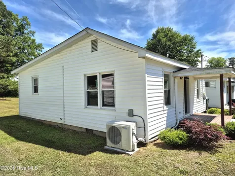502 S Sycamore Street Fremont NC 27830