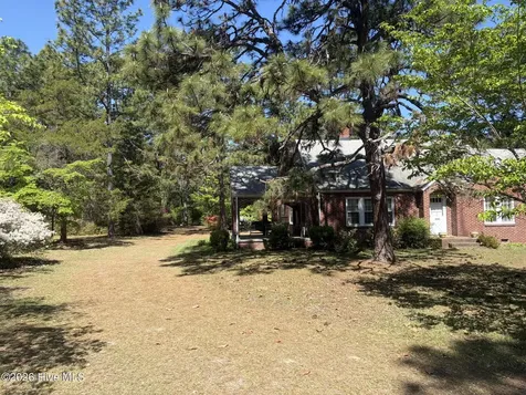5324 Us 1 Highway Vass NC 28394