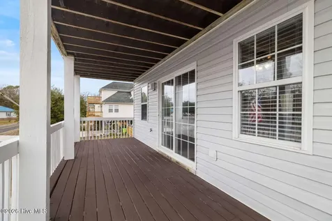 813 Driftwood Drive Hampstead NC 28443