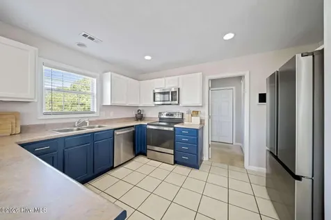 813 Driftwood Drive Hampstead NC 28443