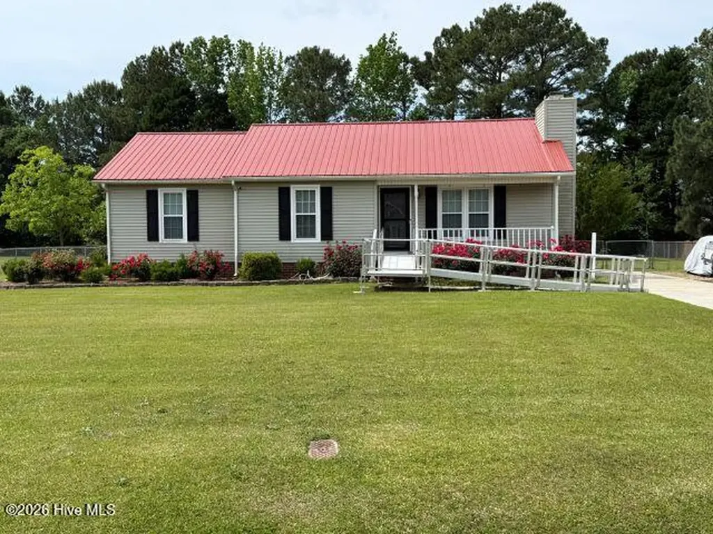 633 Fox Chase Lane Winterville NC 28590