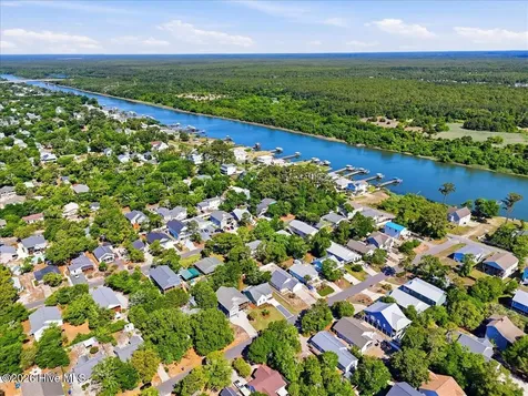147 NE 19th Street Oak Island NC 28465
