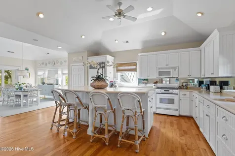 2106 Evans Street Morehead City NC 28557