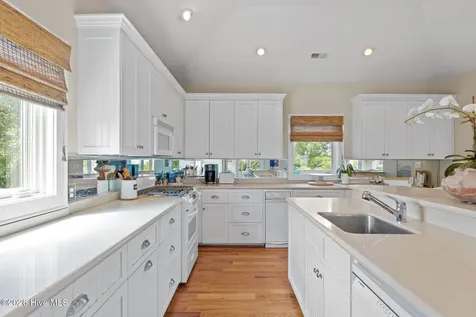 2106 Evans Street Morehead City NC 28557