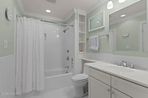 2106 Evans Street Morehead City NC 28557