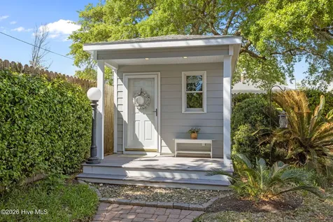 2106 Evans Street Morehead City NC 28557