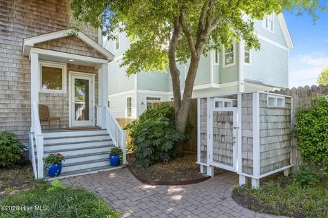 2106 Evans Street Morehead City NC 28557