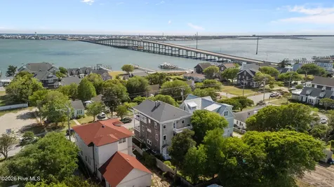 2106 Evans Street Morehead City NC 28557