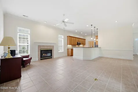 4302 Peninsula Point Greenville NC 27834