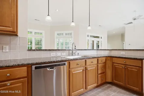 4302 Peninsula Point Greenville NC 27834