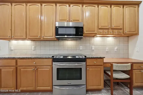 4302 Peninsula Point Greenville NC 27834