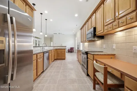 4302 Peninsula Point Greenville NC 27834