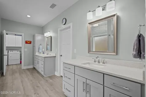 2463 Hoover Road Hampstead NC 28443