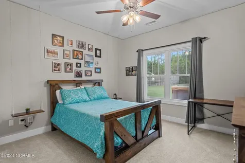 2463 Hoover Road Hampstead NC 28443
