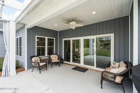2463 Hoover Road Hampstead NC 28443