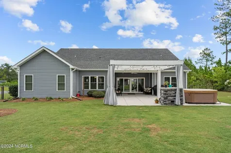 2463 Hoover Road Hampstead NC 28443