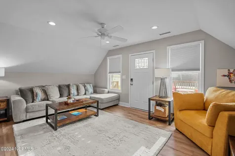 2463 Hoover Road Hampstead NC 28443