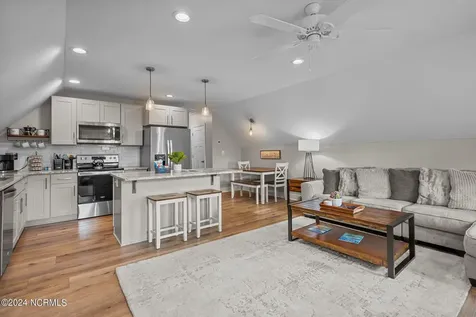 2463 Hoover Road Hampstead NC 28443