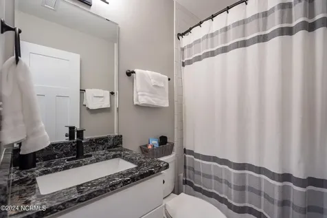 2463 Hoover Road Hampstead NC 28443