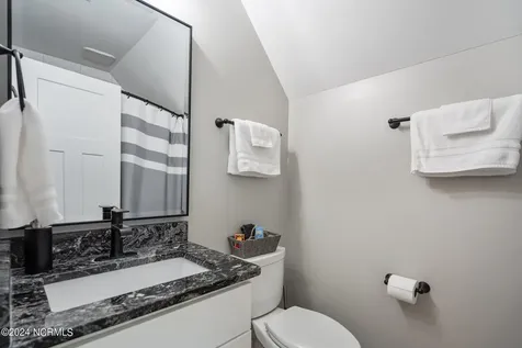 2463 Hoover Road Hampstead NC 28443