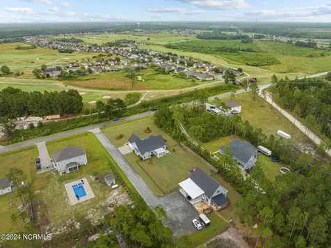 2463 Hoover Road Hampstead NC 28443