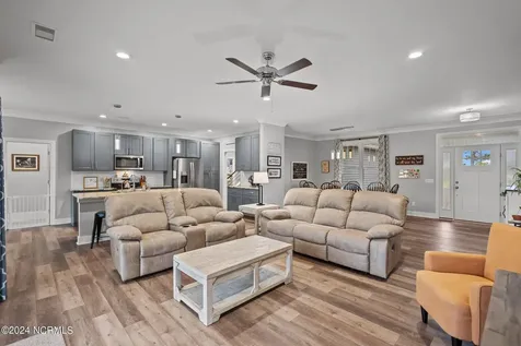 2463 Hoover Road Hampstead NC 28443