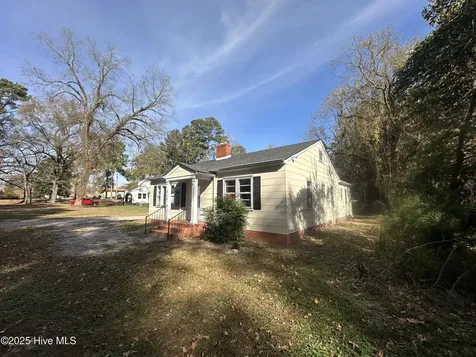 412 Lanoca Avenue Laurinburg NC 28352