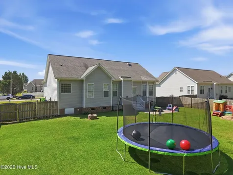 2752 Barefoot Lane Winterville NC 28590