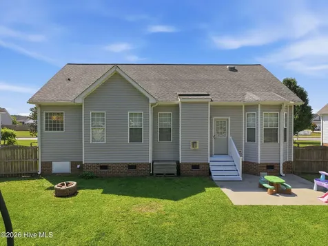 2752 Barefoot Lane Winterville NC 28590