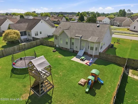 2752 Barefoot Lane Winterville NC 28590