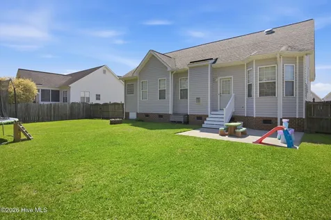 2752 Barefoot Lane Winterville NC 28590