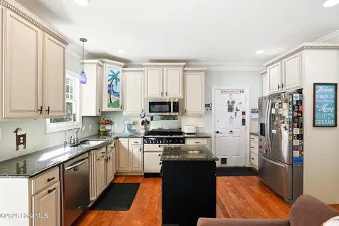 310 Bayshore Drive Wilmington NC 28411