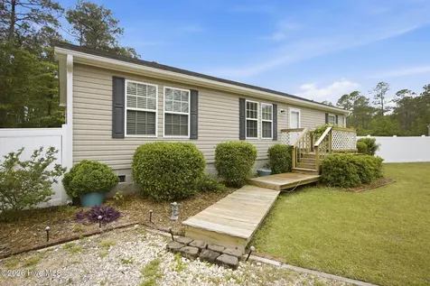100 Fox Run Drive Hampstead NC 28443