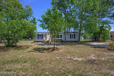 108 N Queens Street Hubert NC 28539