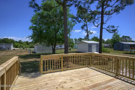 108 N Queens Street Hubert NC 28539