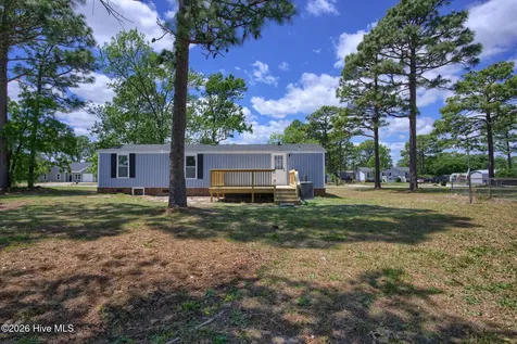 108 N Queens Street Hubert NC 28539