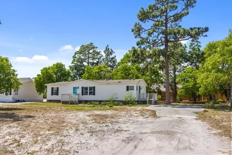 309 N Winchester Lane Hubert NC 28539