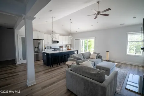 6033 Sand Ridge Avenue Wilmington NC 28409