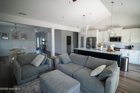 6033 Sand Ridge Avenue Wilmington NC 28409
