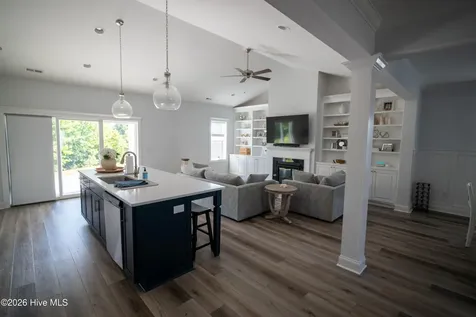6033 Sand Ridge Avenue Wilmington NC 28409
