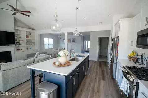 6033 Sand Ridge Avenue Wilmington NC 28409