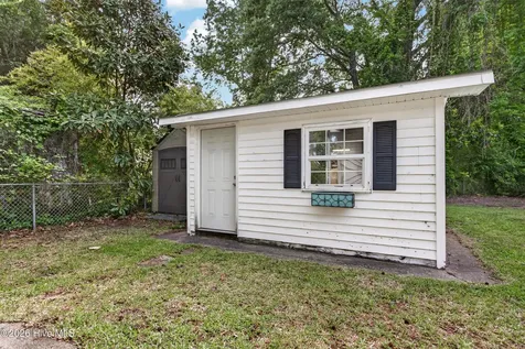 1115 Clifton Road Jacksonville NC 28540